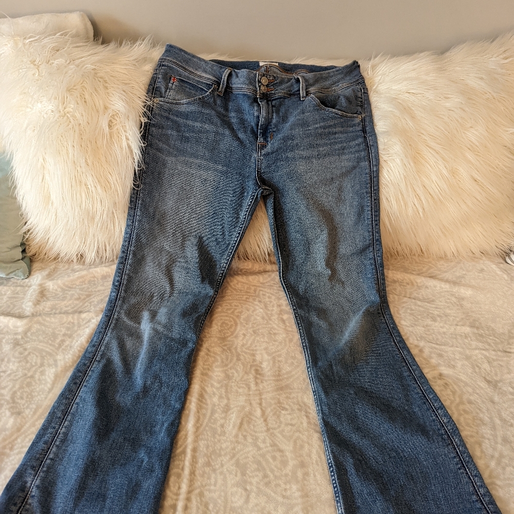 Hudson. Size 32. Mid rise.